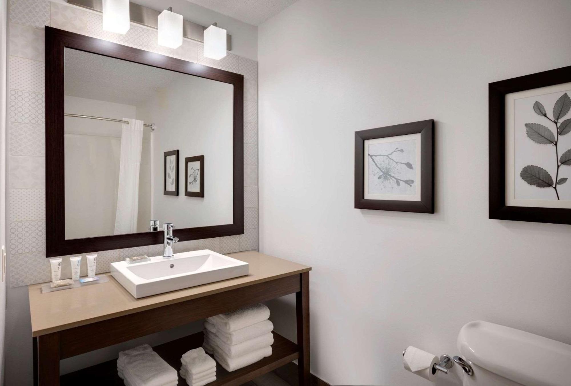 Country Inn & Suites By Radisson Albertville Near Outlet Mall Bagian luar foto